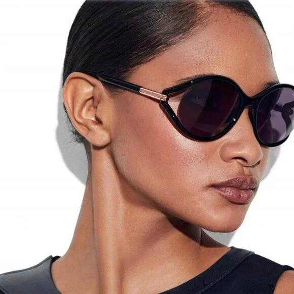 ?️ New Tom Ford Melody FT1090 01A Sunglasses - Shiny Black  display picture 2